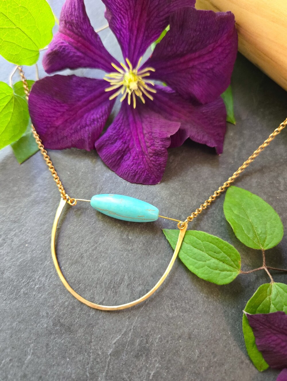 NWT Artisan-Made Turquoise Magnesite Suspended Arc Necklace